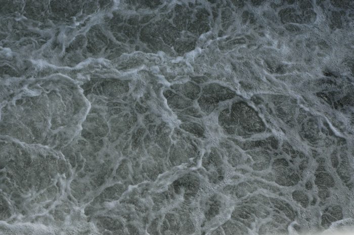 бурная вода подтопления