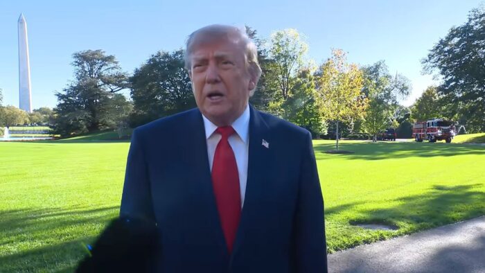 Трамп раскритиковал Сомали на митинге в Мичигане, задев конгрессвумен Омар
