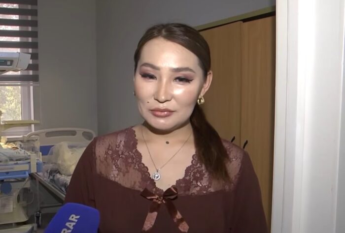 В Шымкенте выписали домой тройняшек, родившихся раньше срока