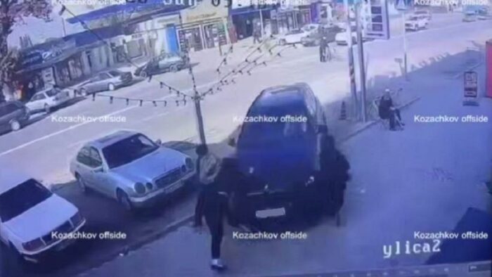 В Жамбылской области водитель BMW сбил трёх женщин на тротуаре