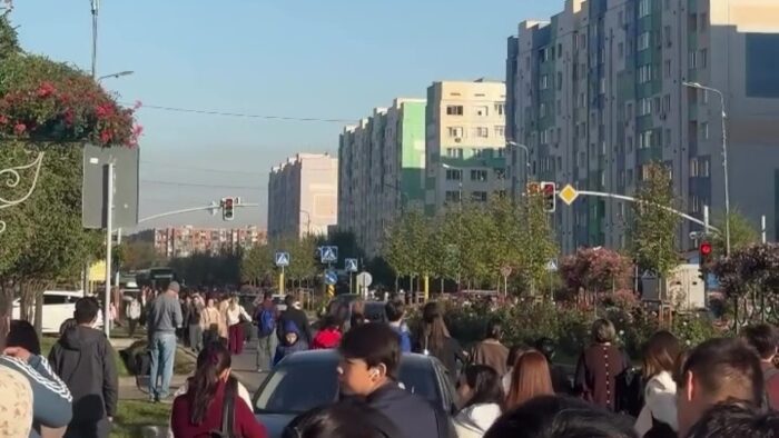 Шугыла: алматинцы 14 октября ждали автобусы и шли пешком