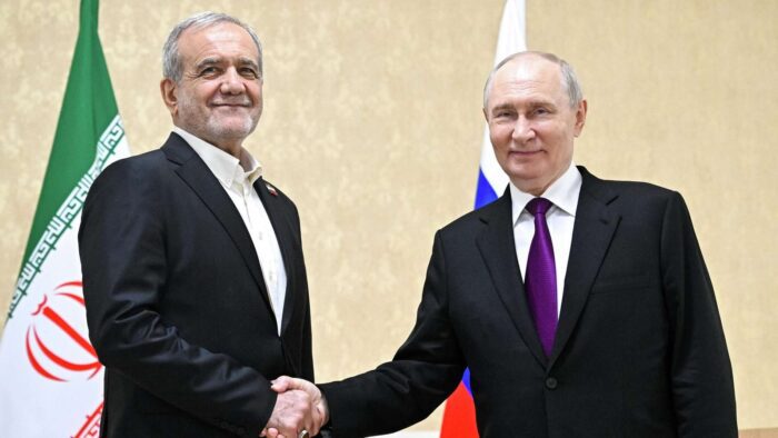 Президент Ирана поблагодарил Путина за позицию по последним событиям