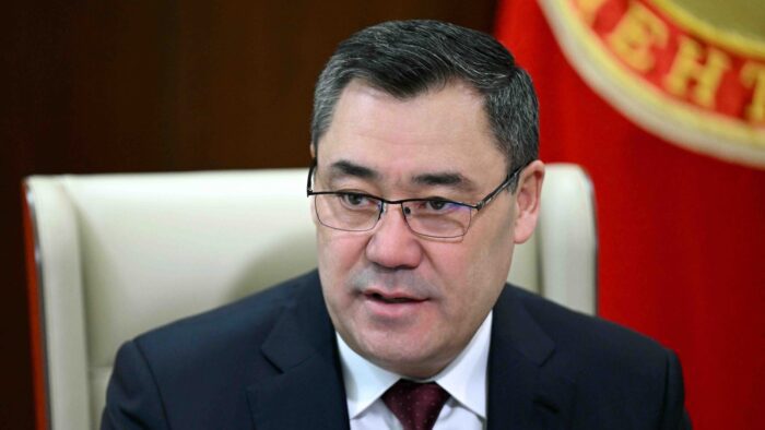 Жапаров: Ширшов плакал, обнимая землю, после возвращения в Кыргызстан