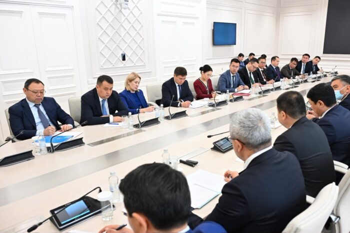 Сатыбалды поручил за три дня собрать предложения по Посланию Президента