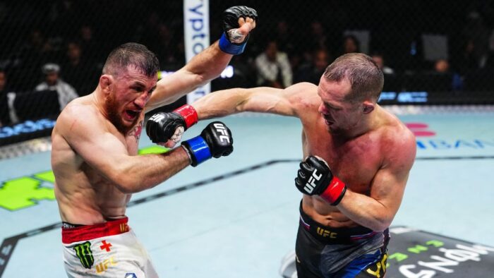 Петр Ян победил Двалишвили в третьем бою и защитил пояс UFC