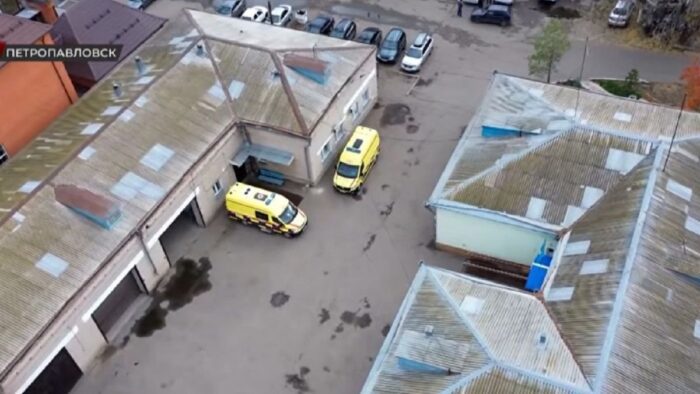 Медики скорой помощи в Петропавловске работают в бывшей конюшне