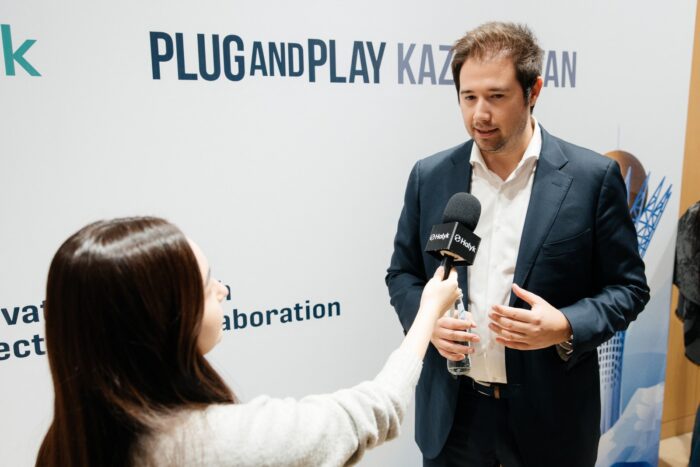 Halyk Bank и Plug and Play откроют в Алматы центр компетенций по ИИ