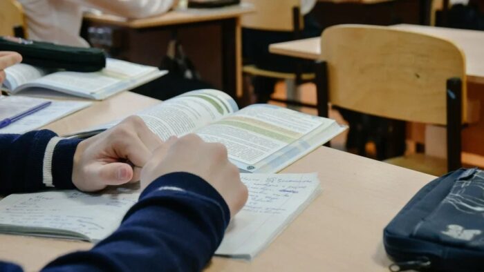Издательства Казахстана перепечатали тиражи учебников за свой счёт из-за недостатков