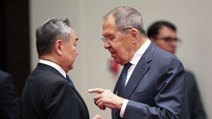 Ван И призвал Китай и Россию укреплять сплоченность в Евразии