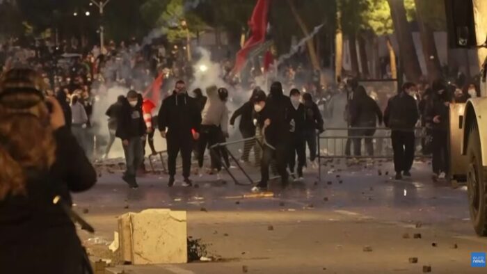Эди Рама обвинил «внешние силы» в беспорядках, протестующие требуют его отставки