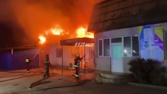 Ночью в Талгарском районе горели два магазина на площади 256 кв. метров