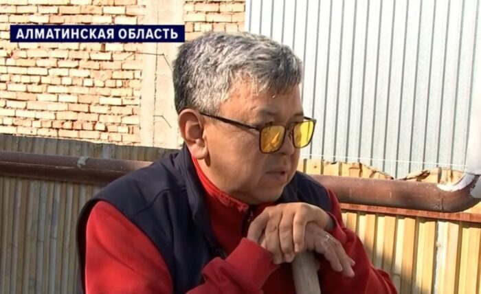 Жители Бельбулака жалуются на ресторан, смывающий мусор в арык