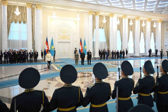 Токаев встретил премьер-министра Камбоджи Хуна Манета в Астане