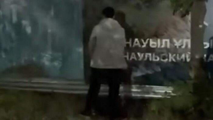 В Астане задержали 20-летнего парня, справившего нужду у клуба