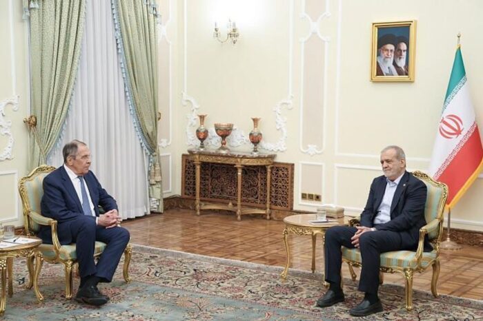 Президент Ирана поблагодарил Путина за позицию по последним событиям