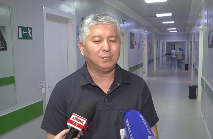 В Шымкенте выписали домой тройняшек, родившихся раньше срока