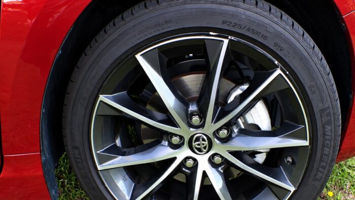 Американская Camry 55: стоит ли экономить и чем она отличается от европейской