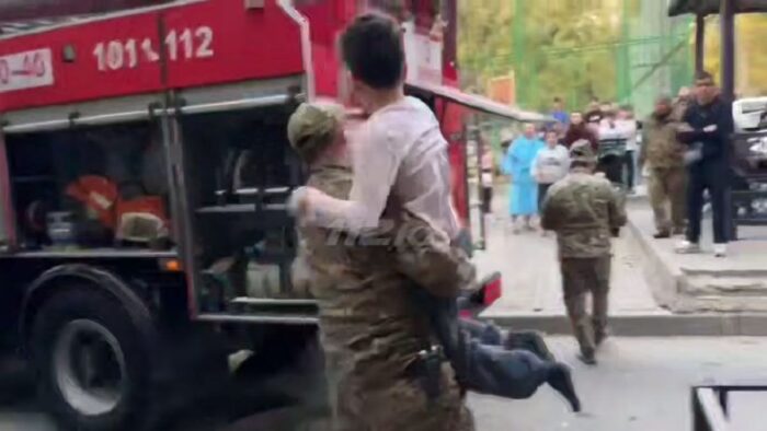 В Шымкенте при пожаре в пятиэтажке спасли ребенка и эвакуировали восемь человек