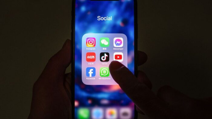 Жительницу Карагандинской области оштрафовали за мат в прямом эфире TikTok