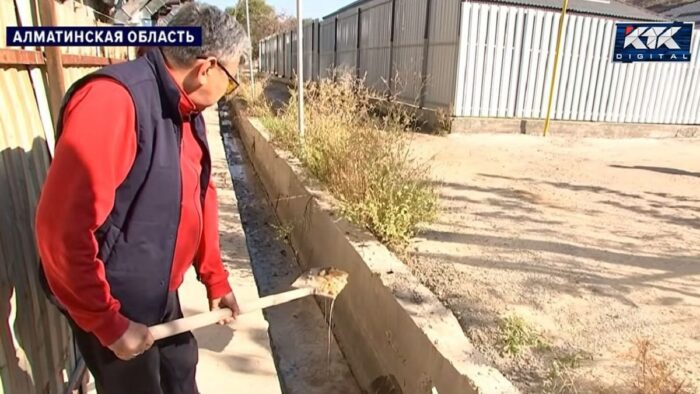 Жители села Бельбулак под Алматы жалуются на загрязнение арыка рестораном
