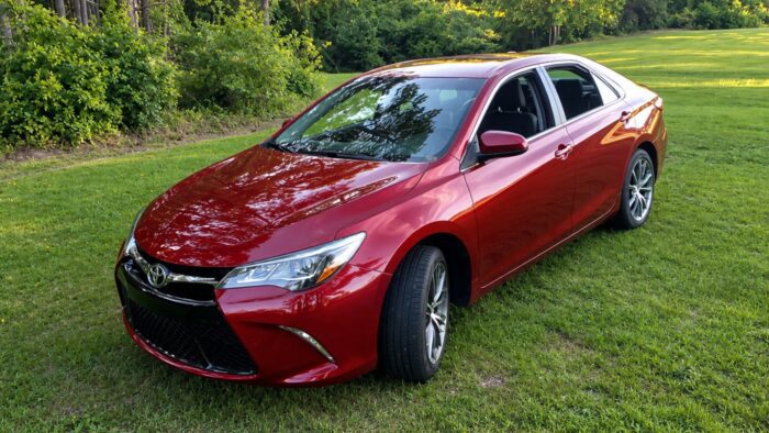 Американская Camry 55: стоит ли экономить и чем она отличается от европейской