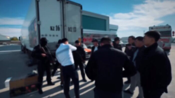 В Шымкенте задержаны подозреваемые в вымогательстве 10 млн тенге у предпринимателя